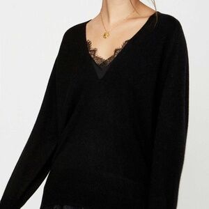 Brochu Walker Lace Vee looker pullover
